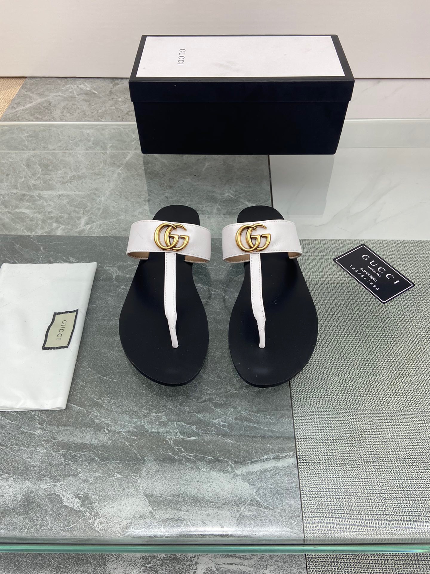 GUCCI Double G style leather flip-toe sandals