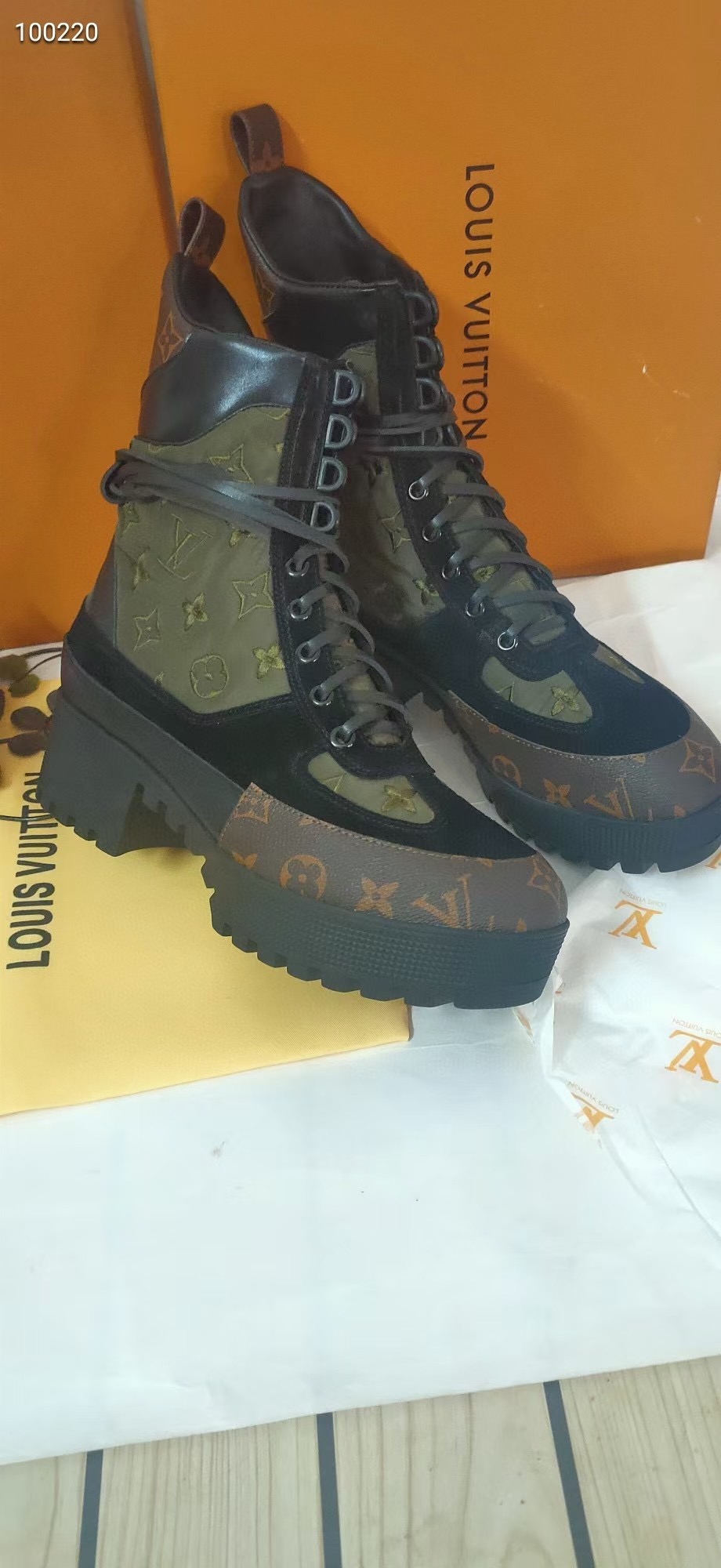 LV Laureate sand boots