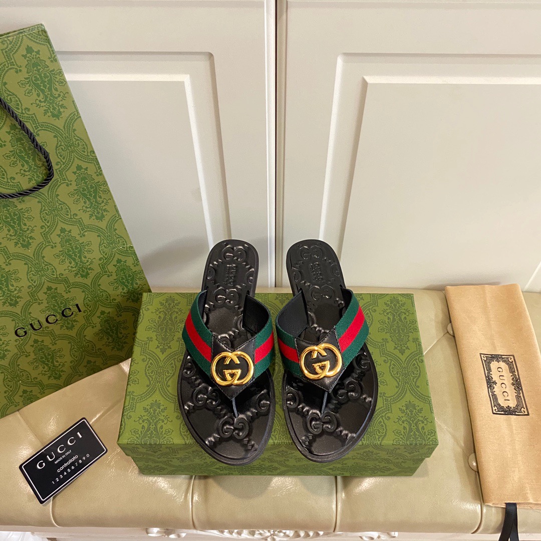 GUCCI Double G style leather flip-toe sandals