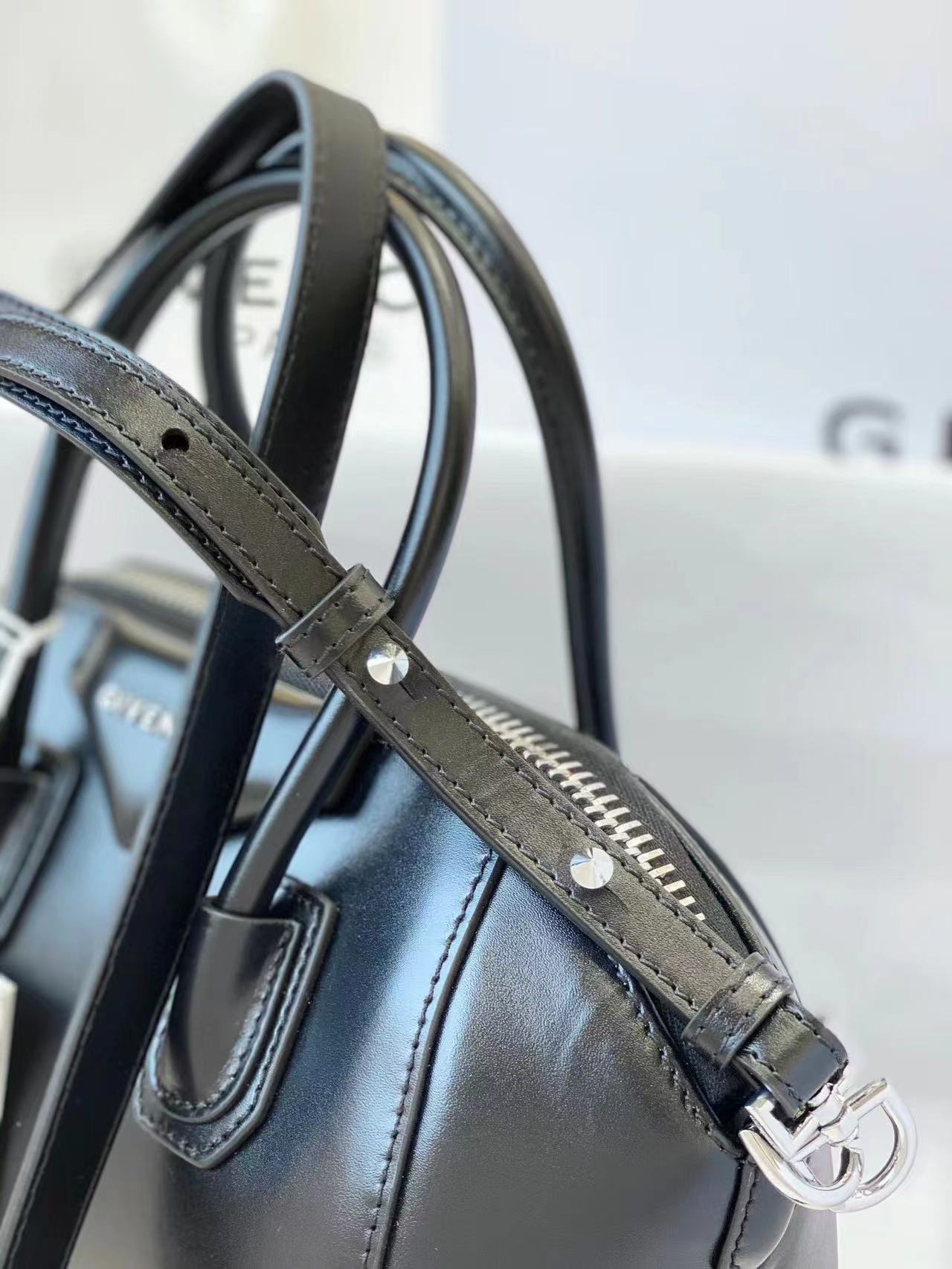 GIVENCHY Mini Antigona bag