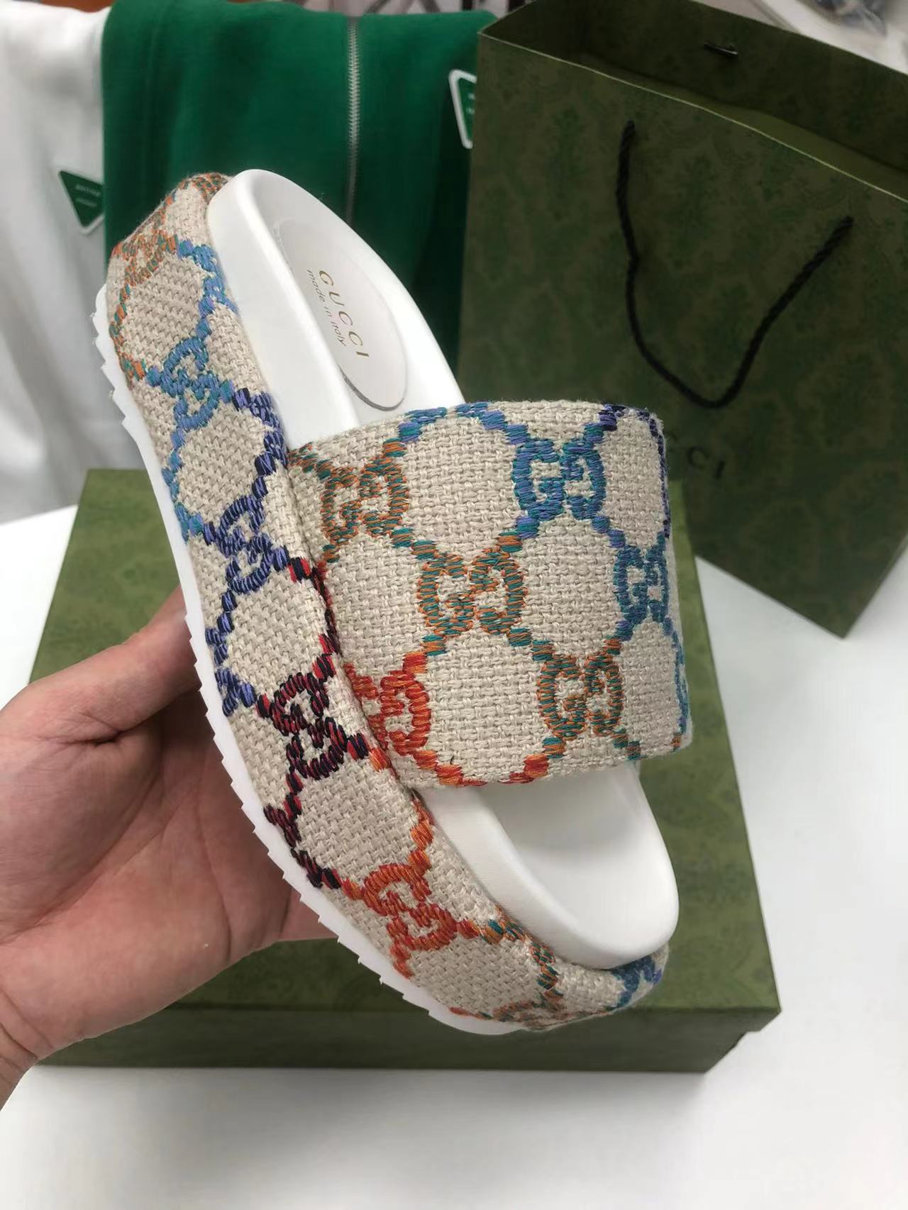 GUCCI Slides