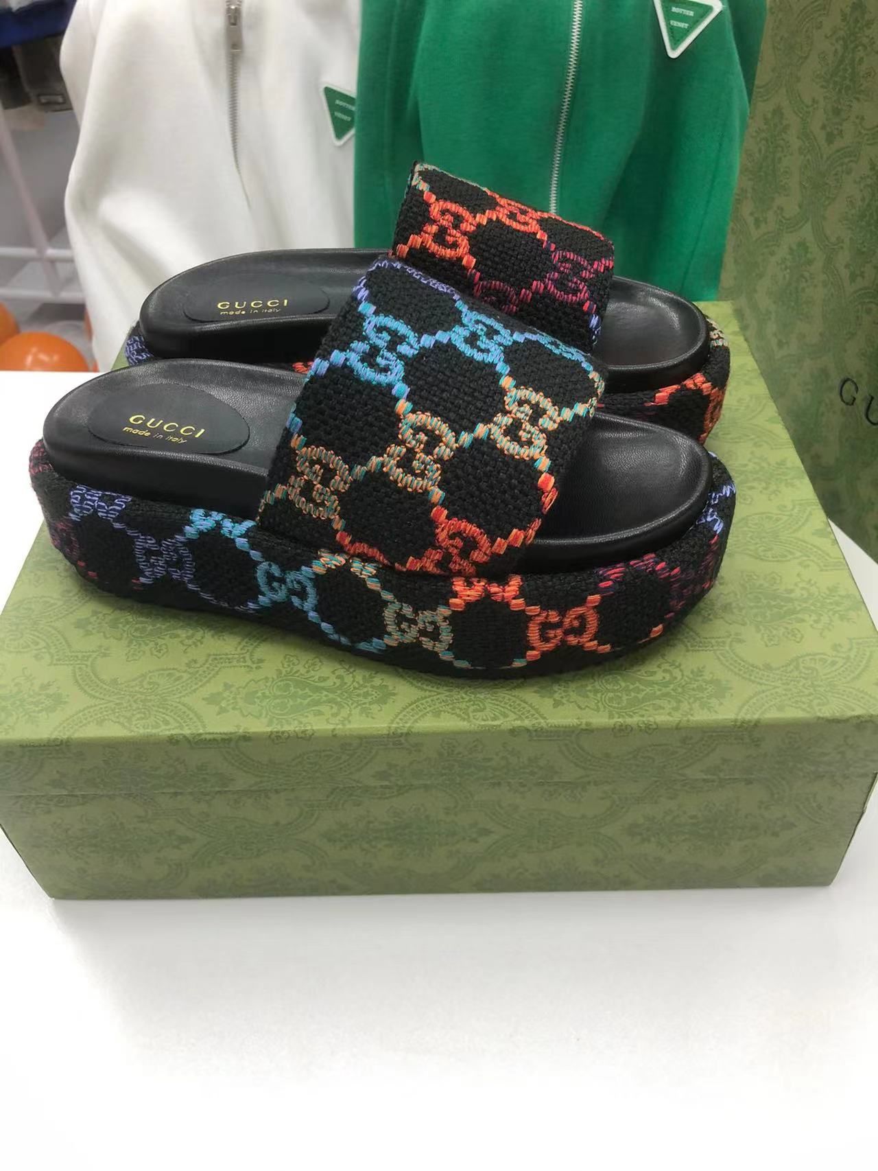 GUCCI Slides