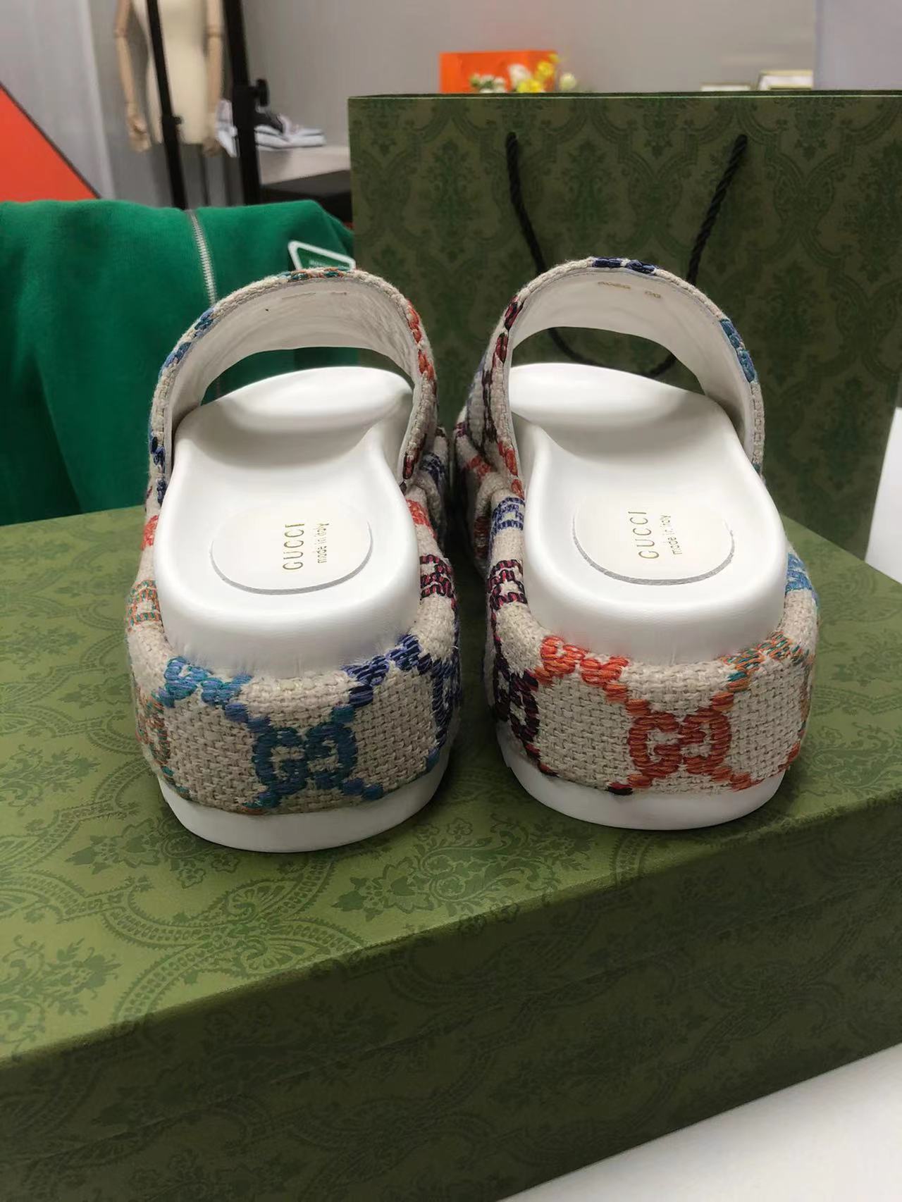 GUCCI Slides