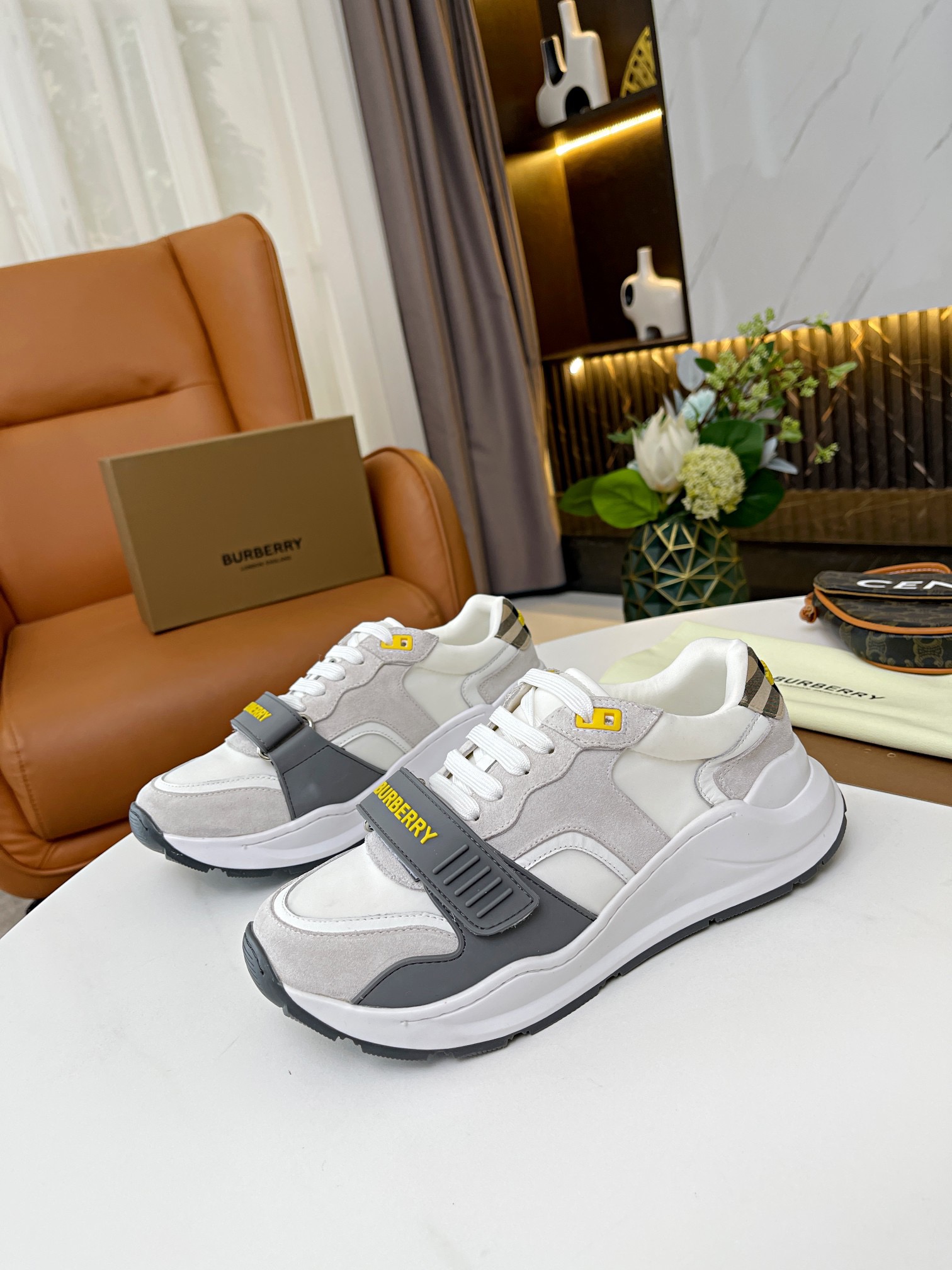 BURBERRY Sneakers