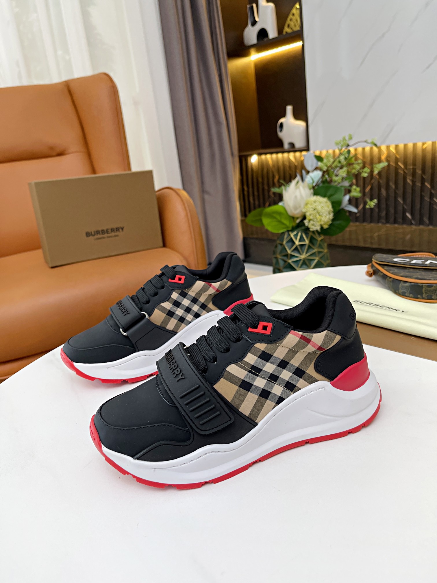 BURBERRY Sneakers