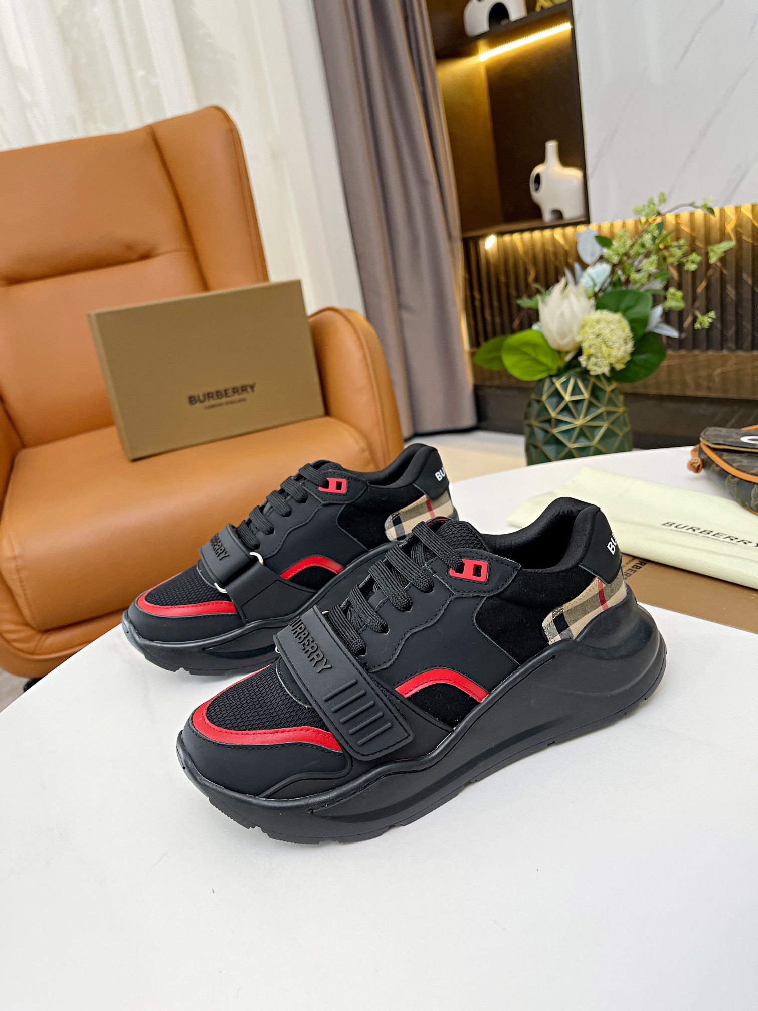 BURBERRY Sneakers