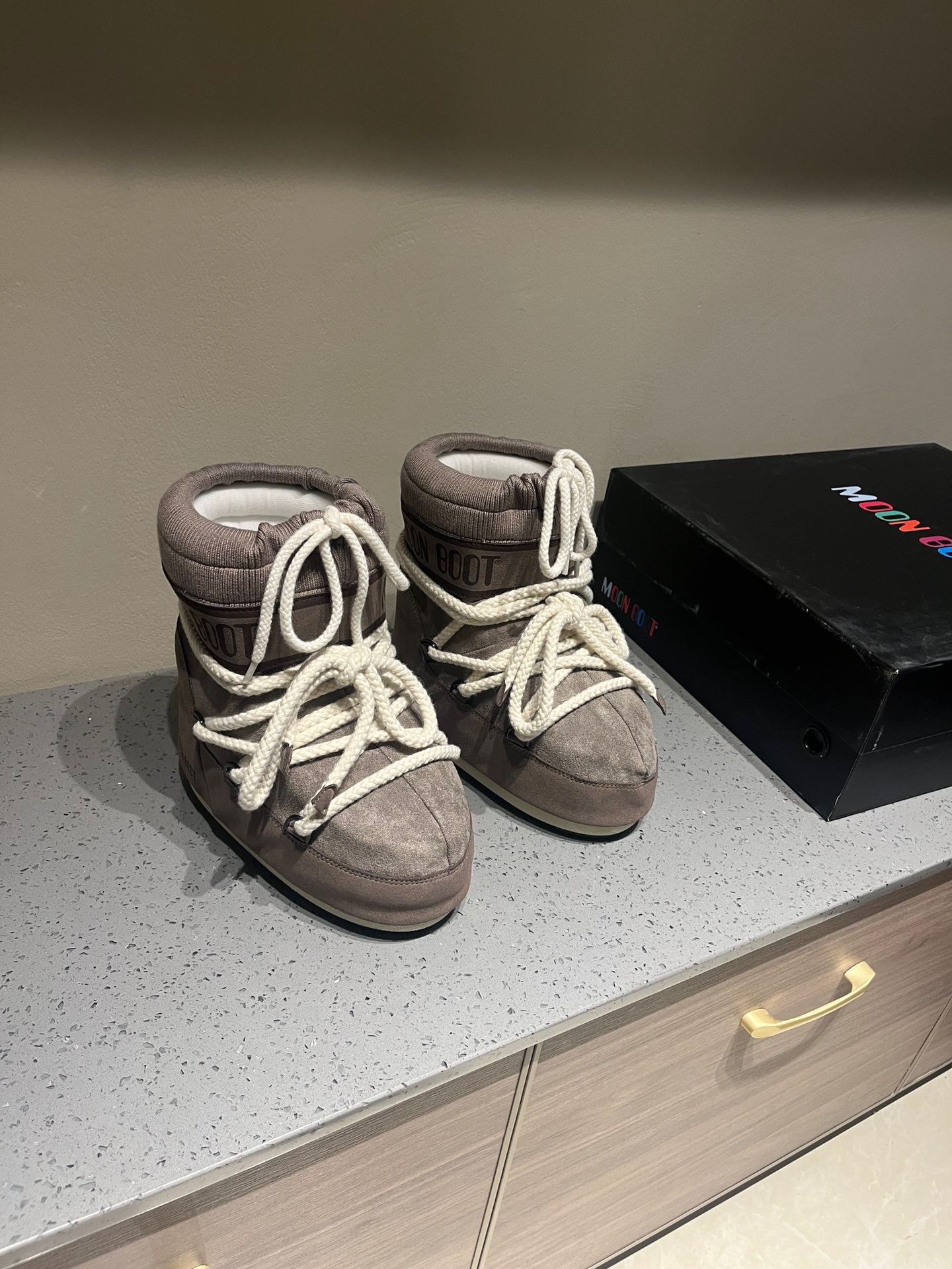 UGG MOON Boots