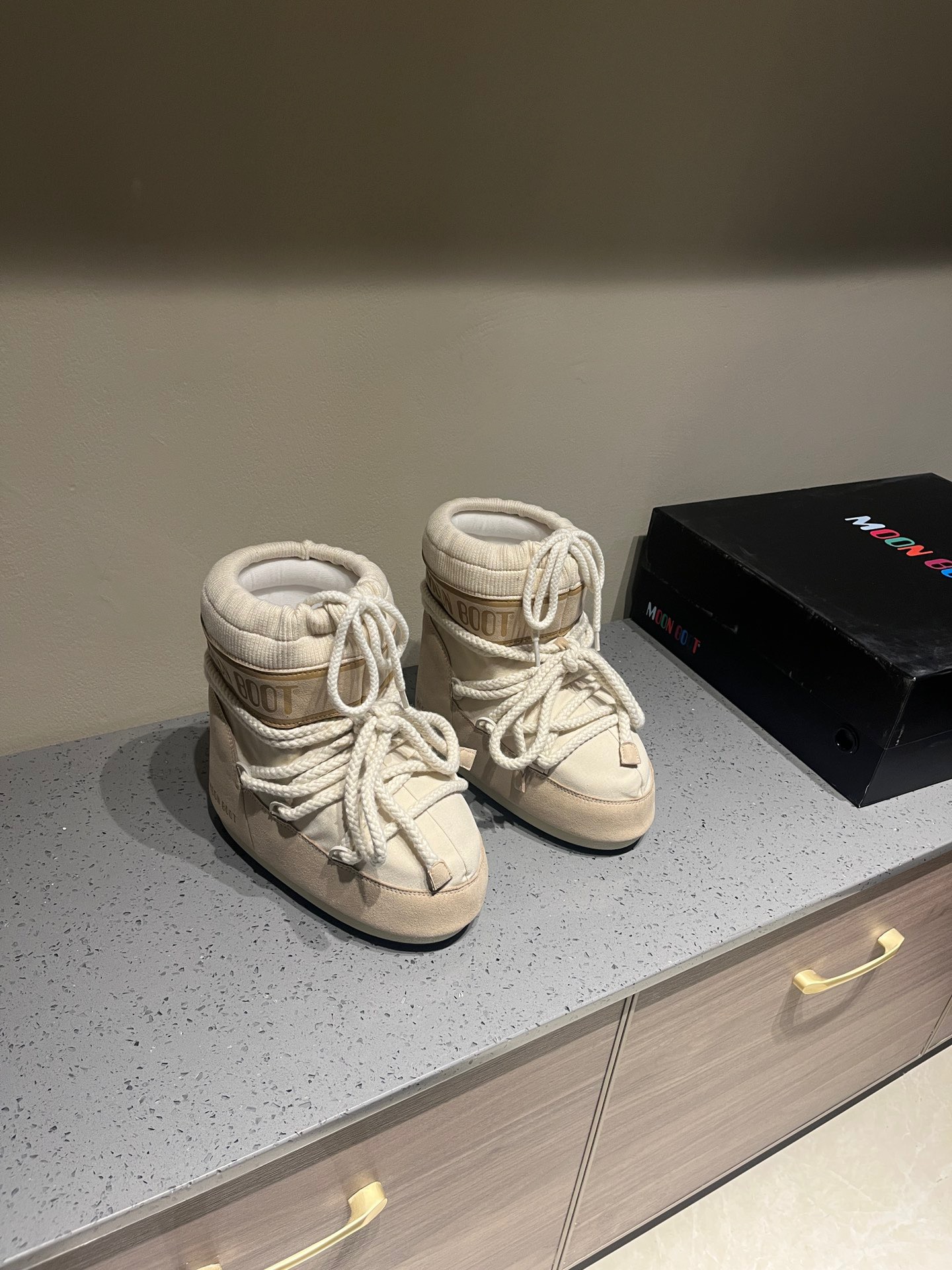 UGG MOON Boots