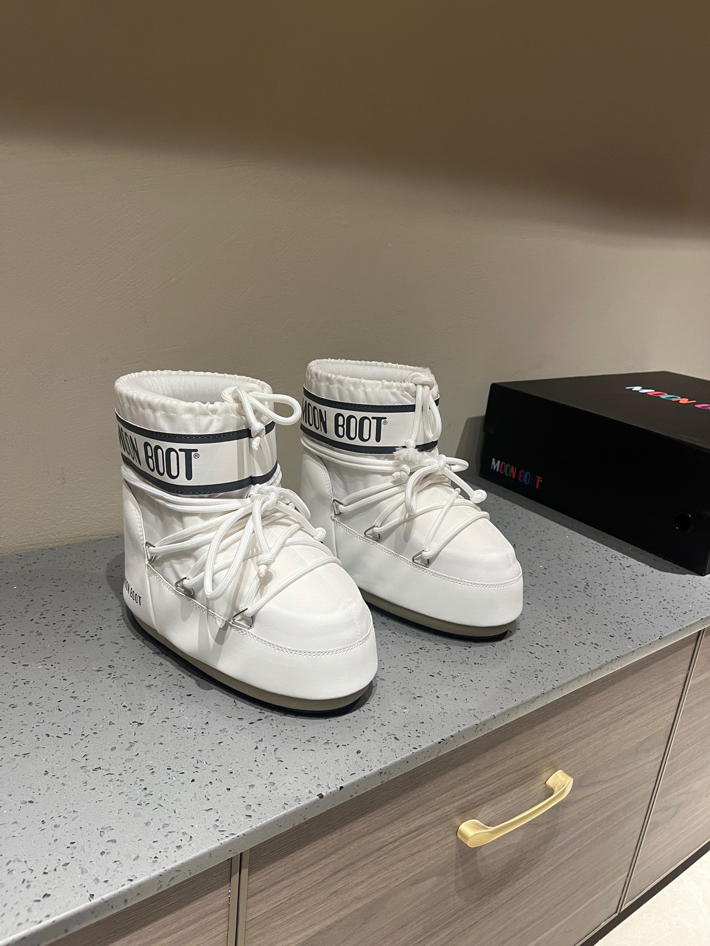 UGG MOON Boots