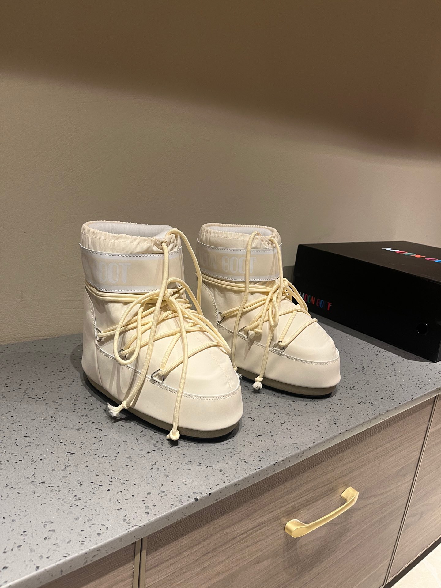 UGG MOON Boots