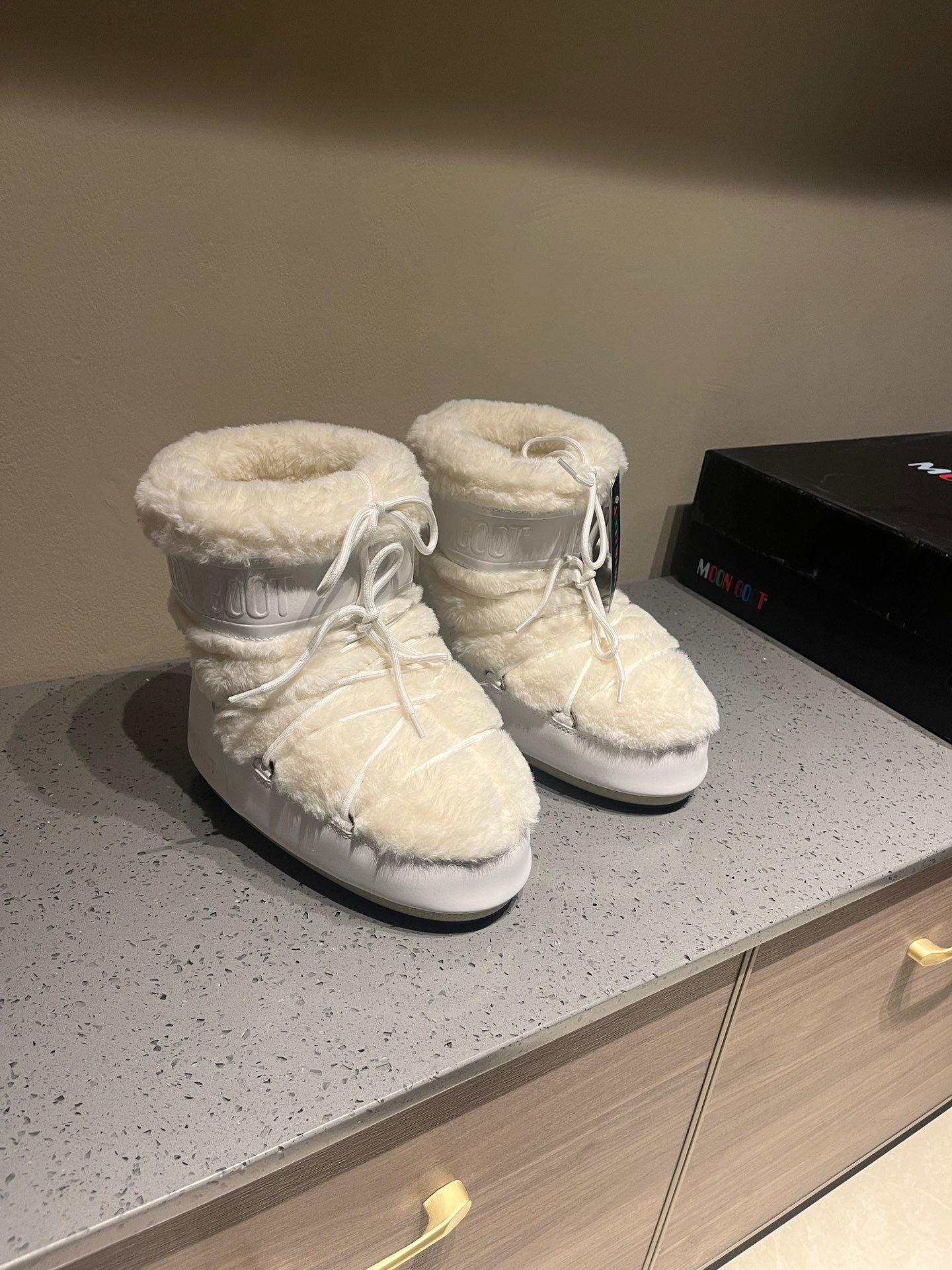 UGG MOON Boots