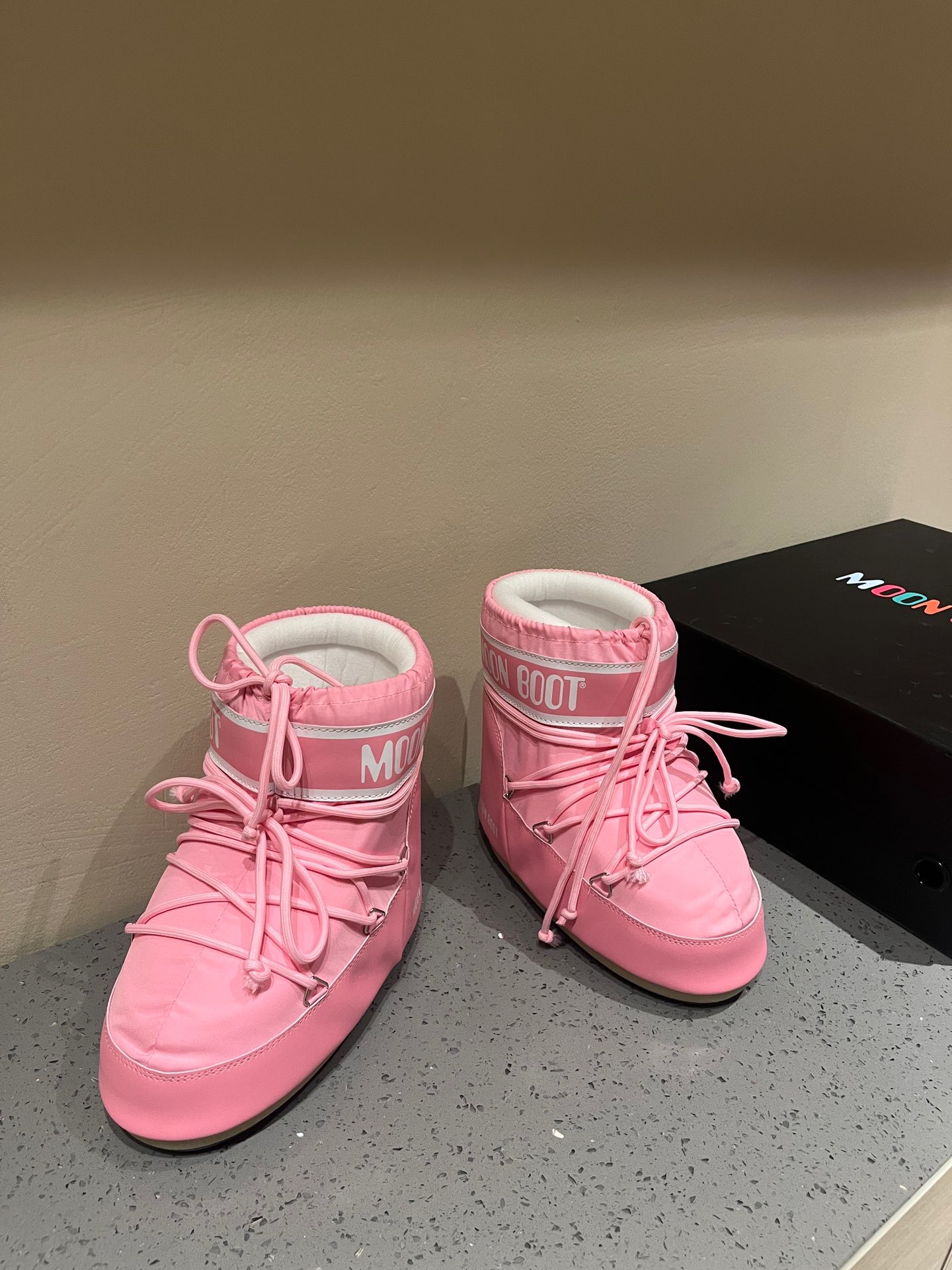 UGG MOON Boots