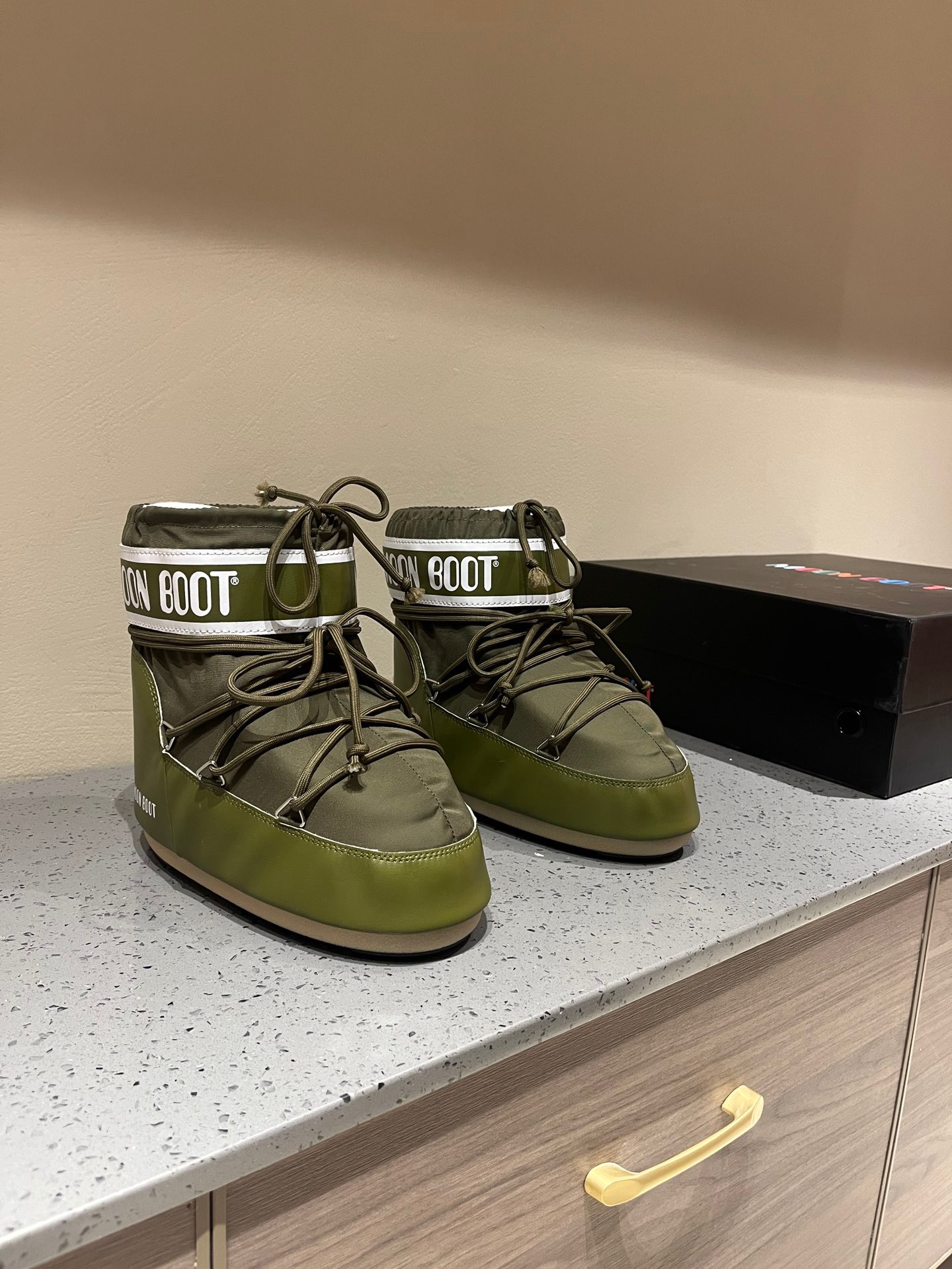 UGG MOON Boots