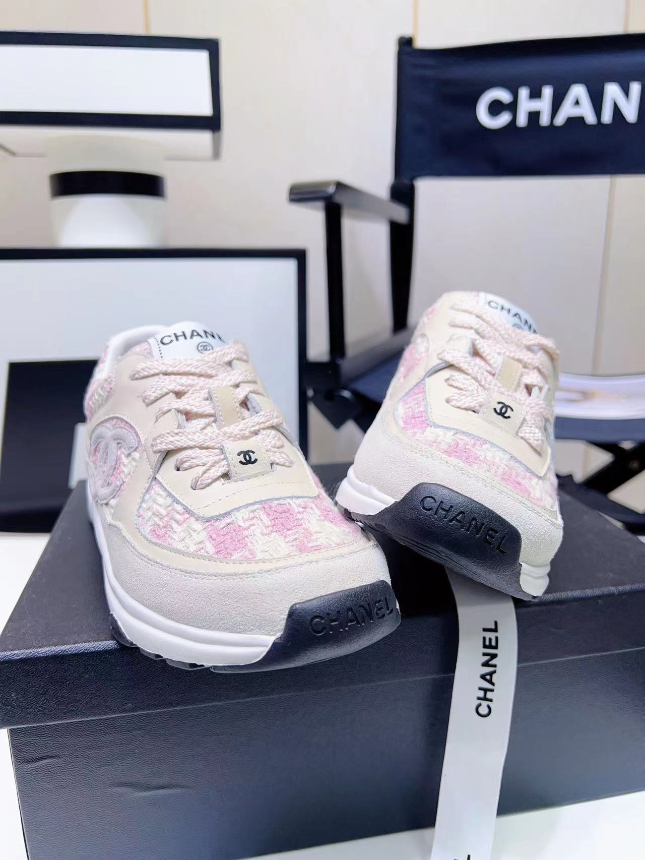 CHANEL Sneakers