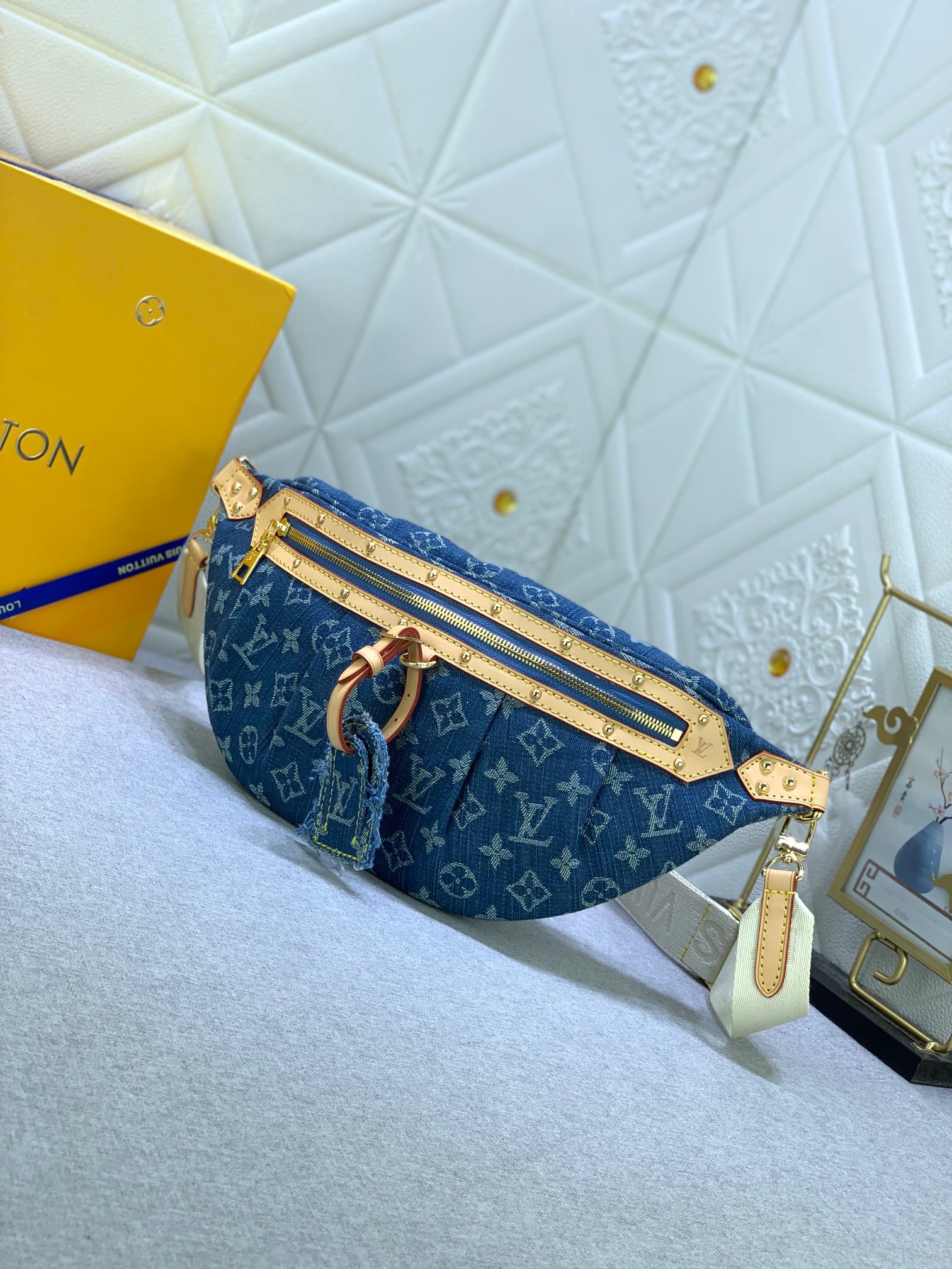 LV DISCOVERY Denim waist pack