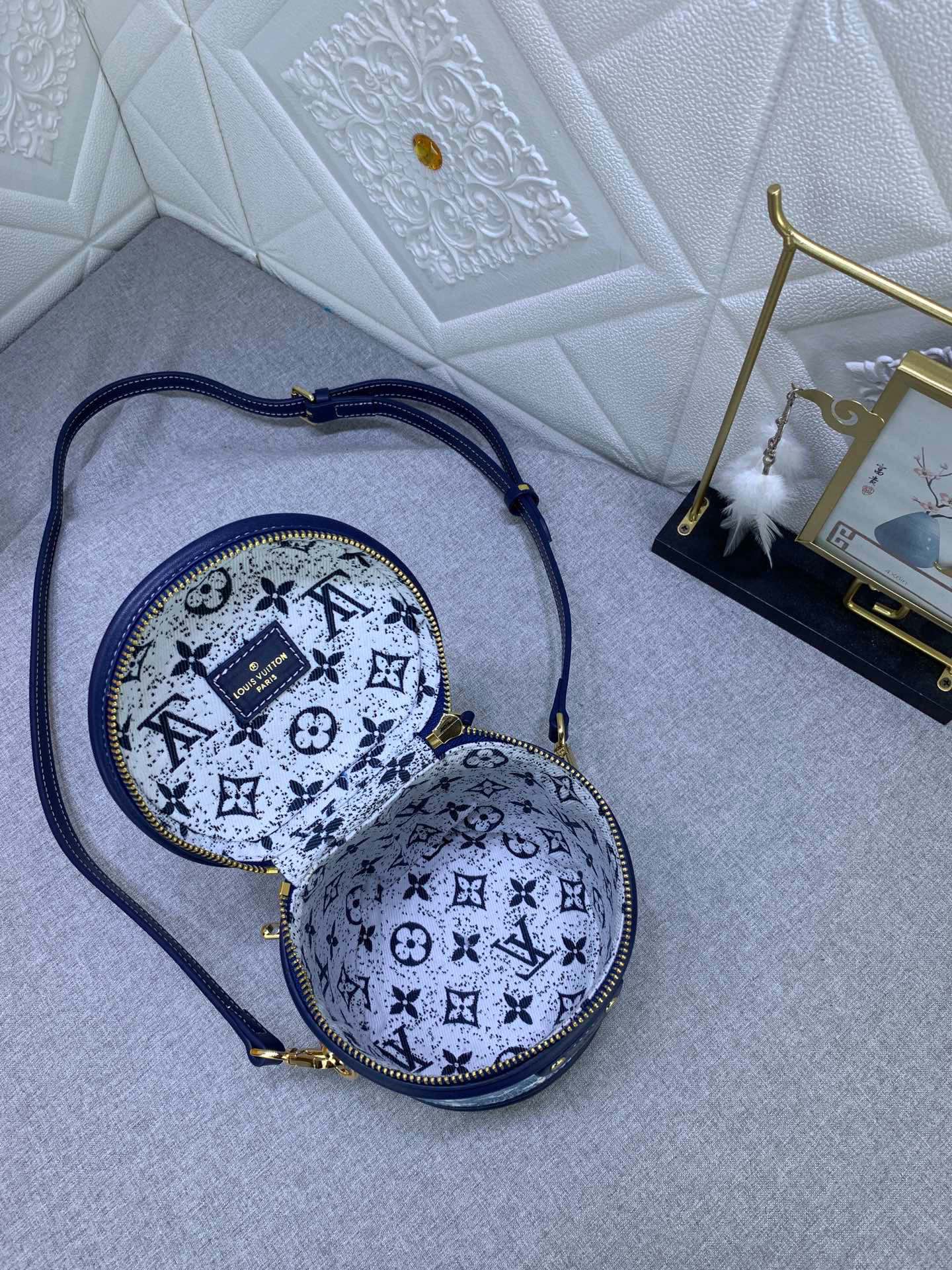 LV Small bucket handbag