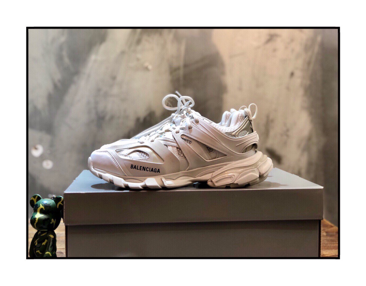 BALENCIAGA Triple-S 3.0 Sneakers
