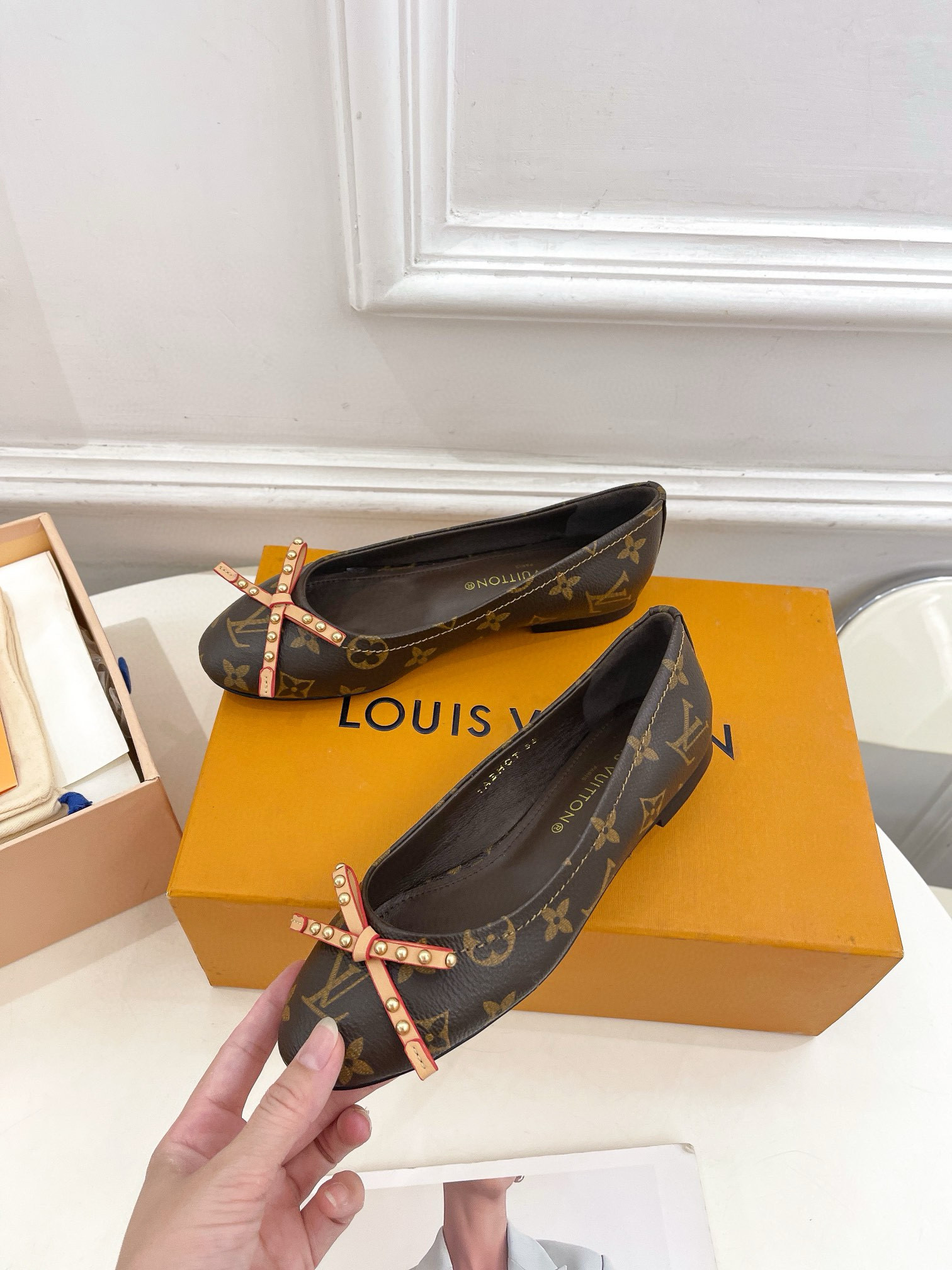 LV NINA round head bow studded ballet shoes