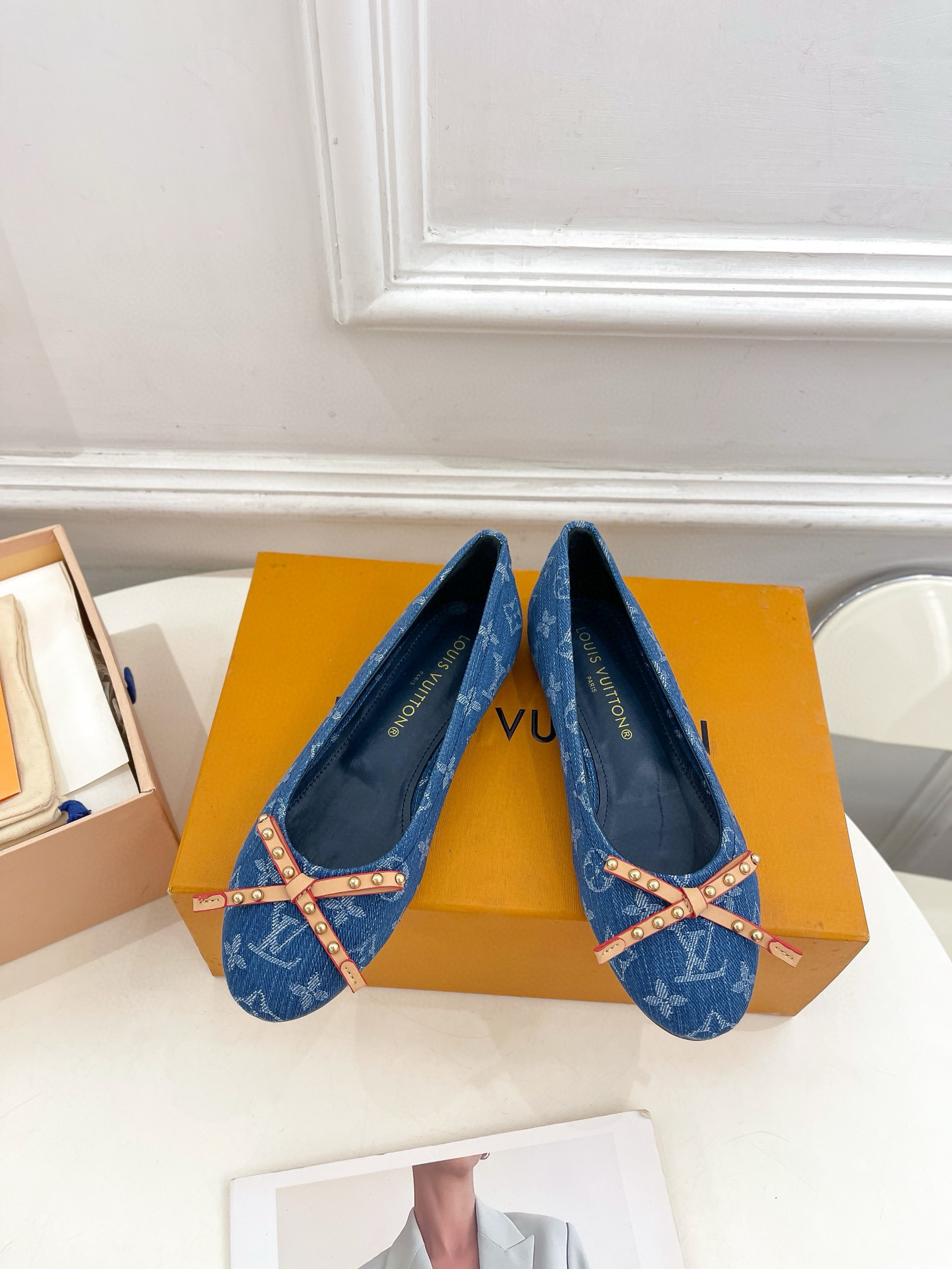 LV NINA round head bow studded ballet shoes