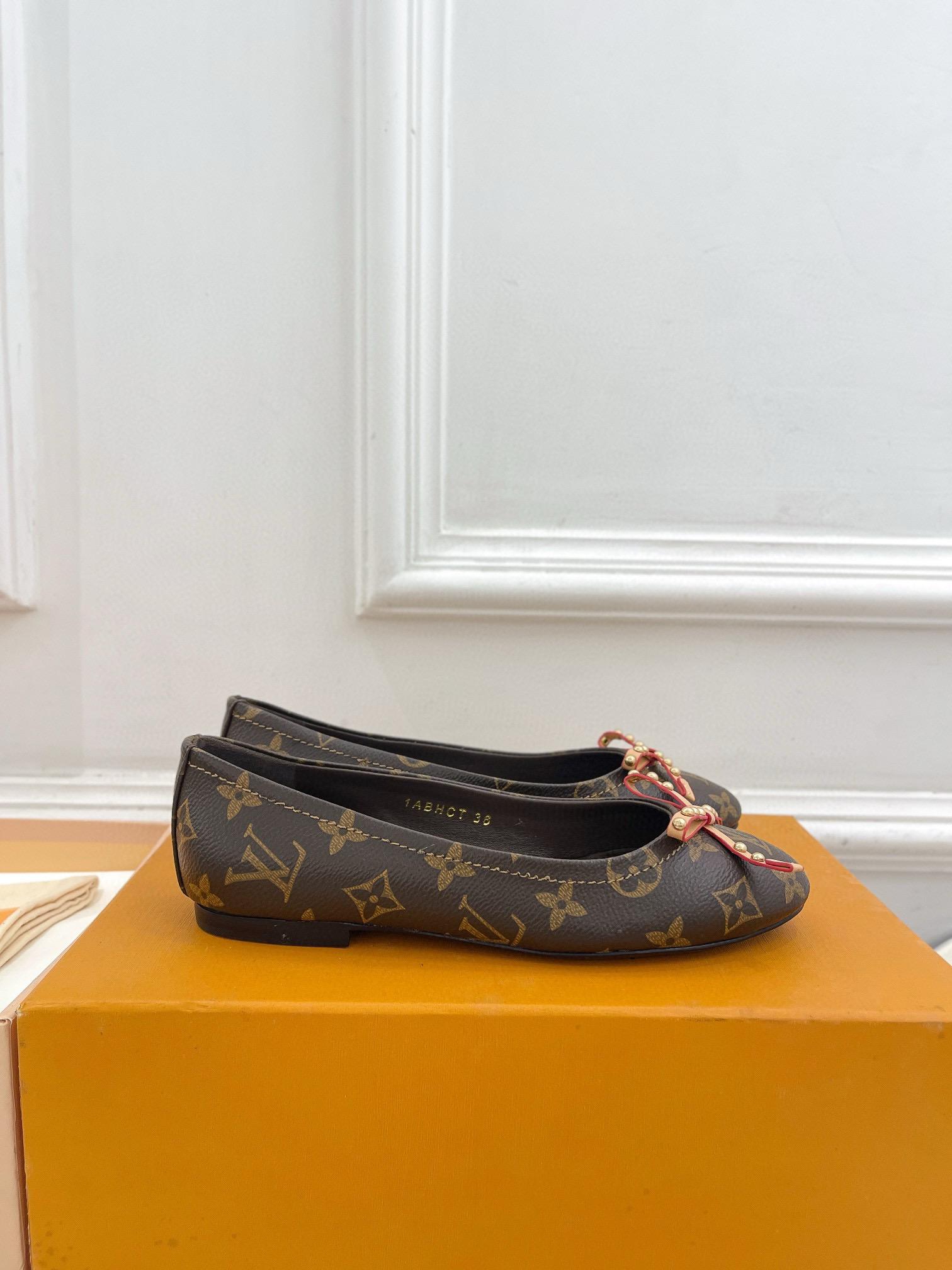 LV NINA round head bow studded ballet shoes