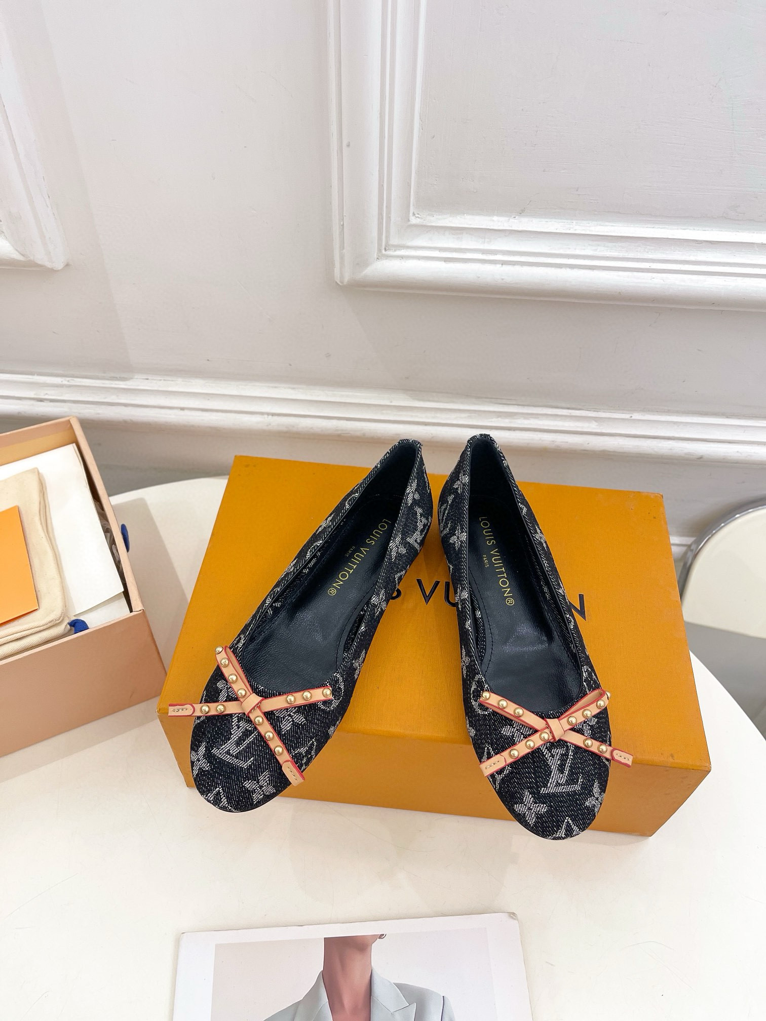 LV NINA round head bow studded ballet shoes