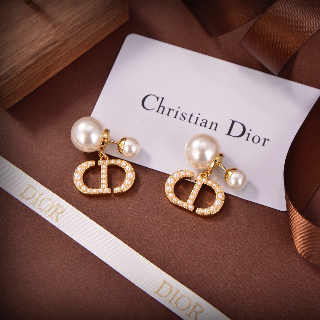 DIOR Ear stud