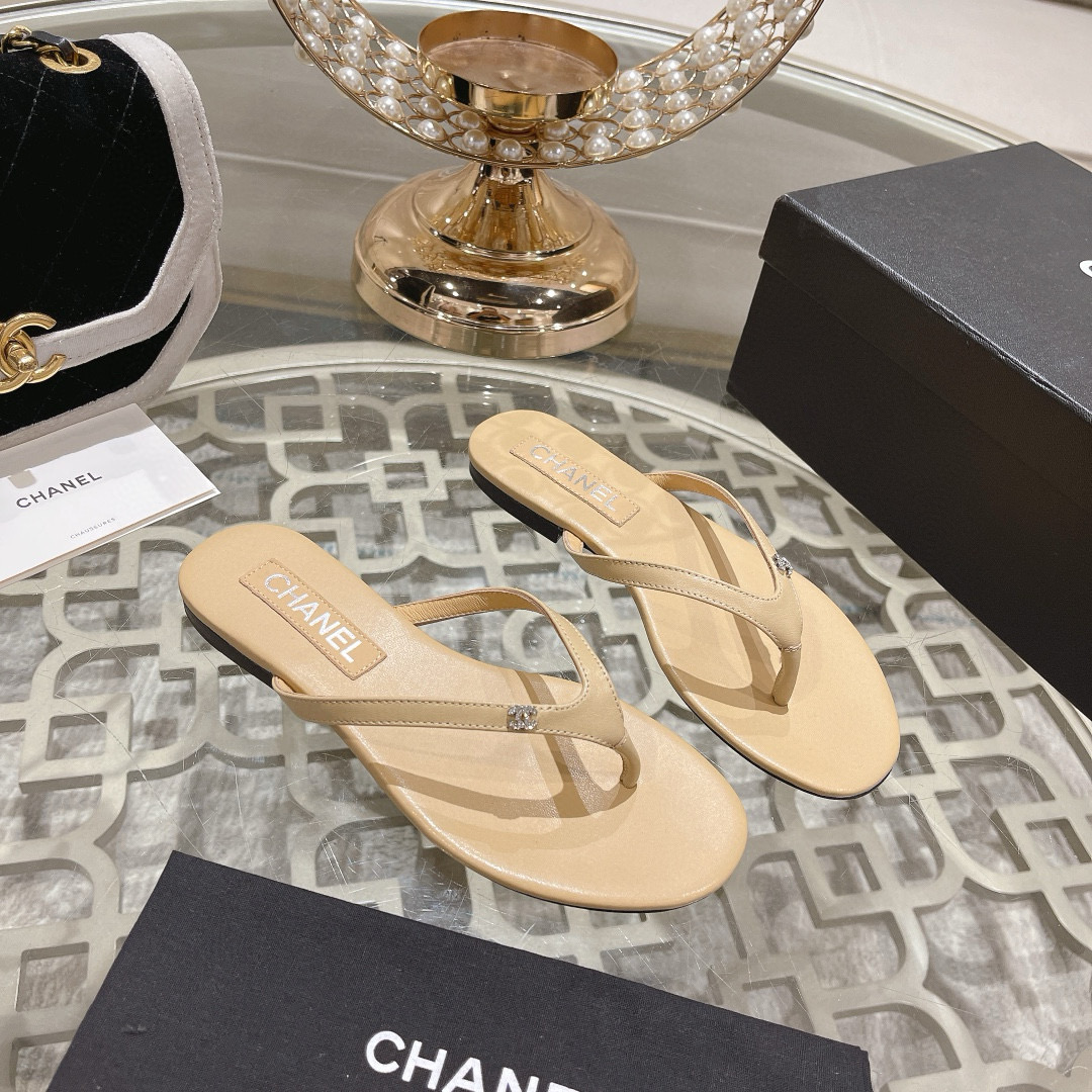 CHANEL Flip flops