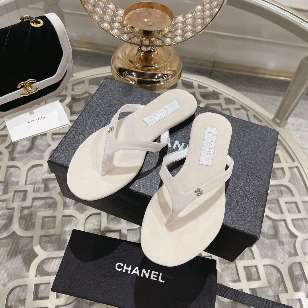 CHANEL Flip flops