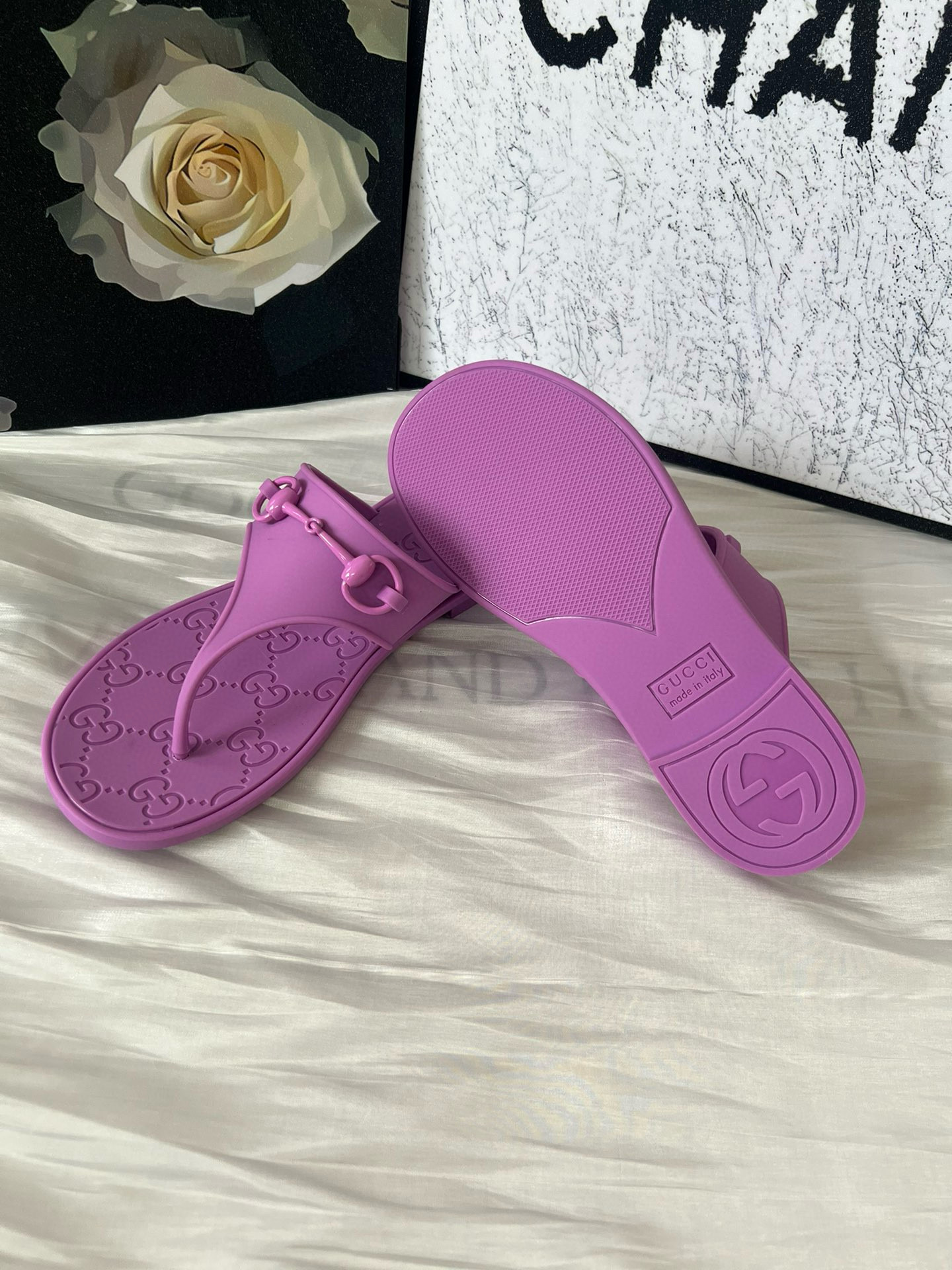 GUCCI Horse Snap Flip flops