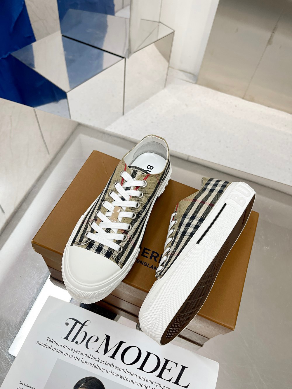 BURBERRY Sneakers