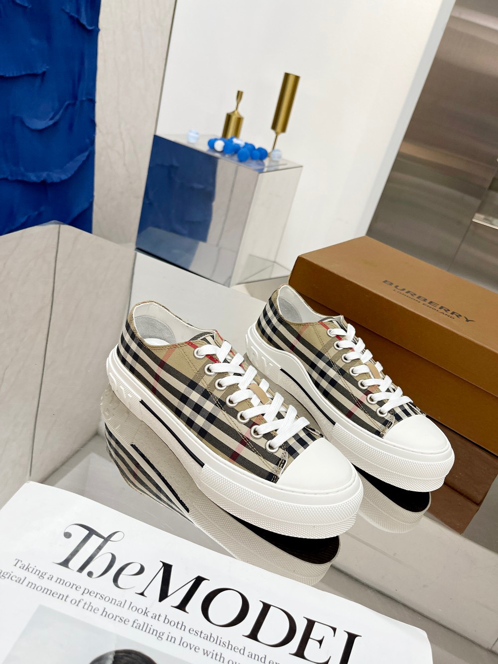 BURBERRY Sneakers
