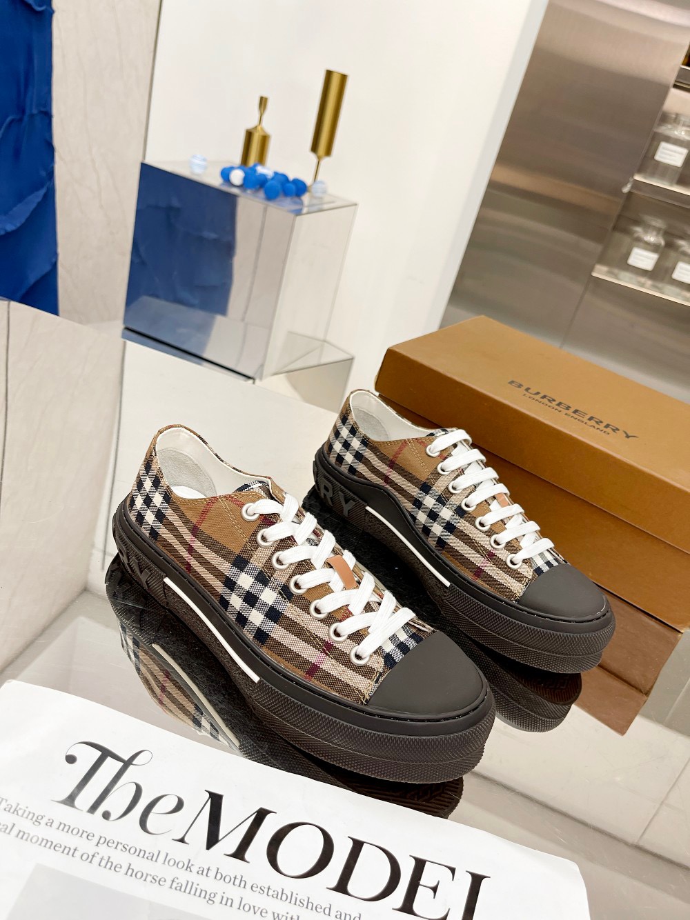 BURBERRY Sneakers