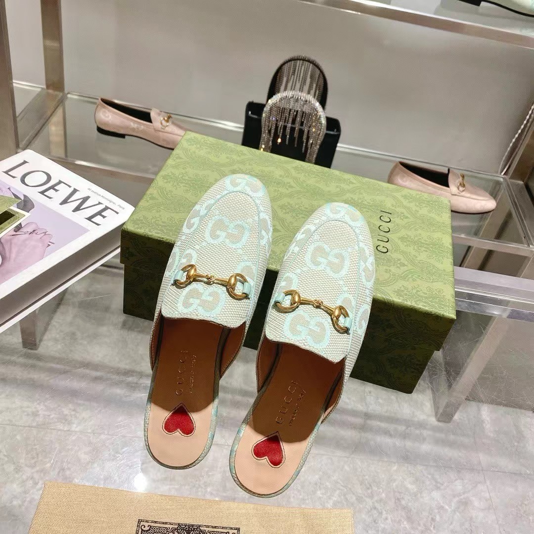GUCCI Monogram Logo Buckled Loafer