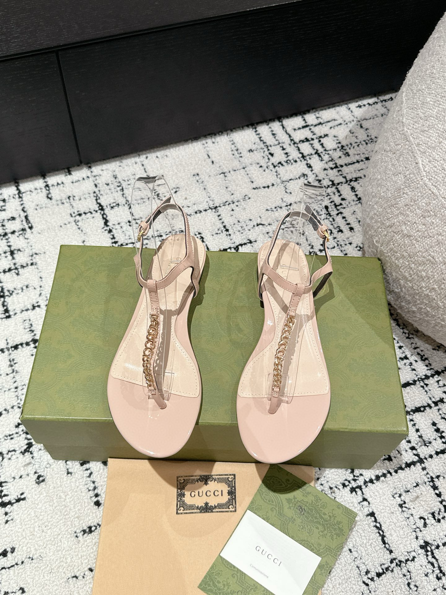 GUCCI chain flip-toe sandals