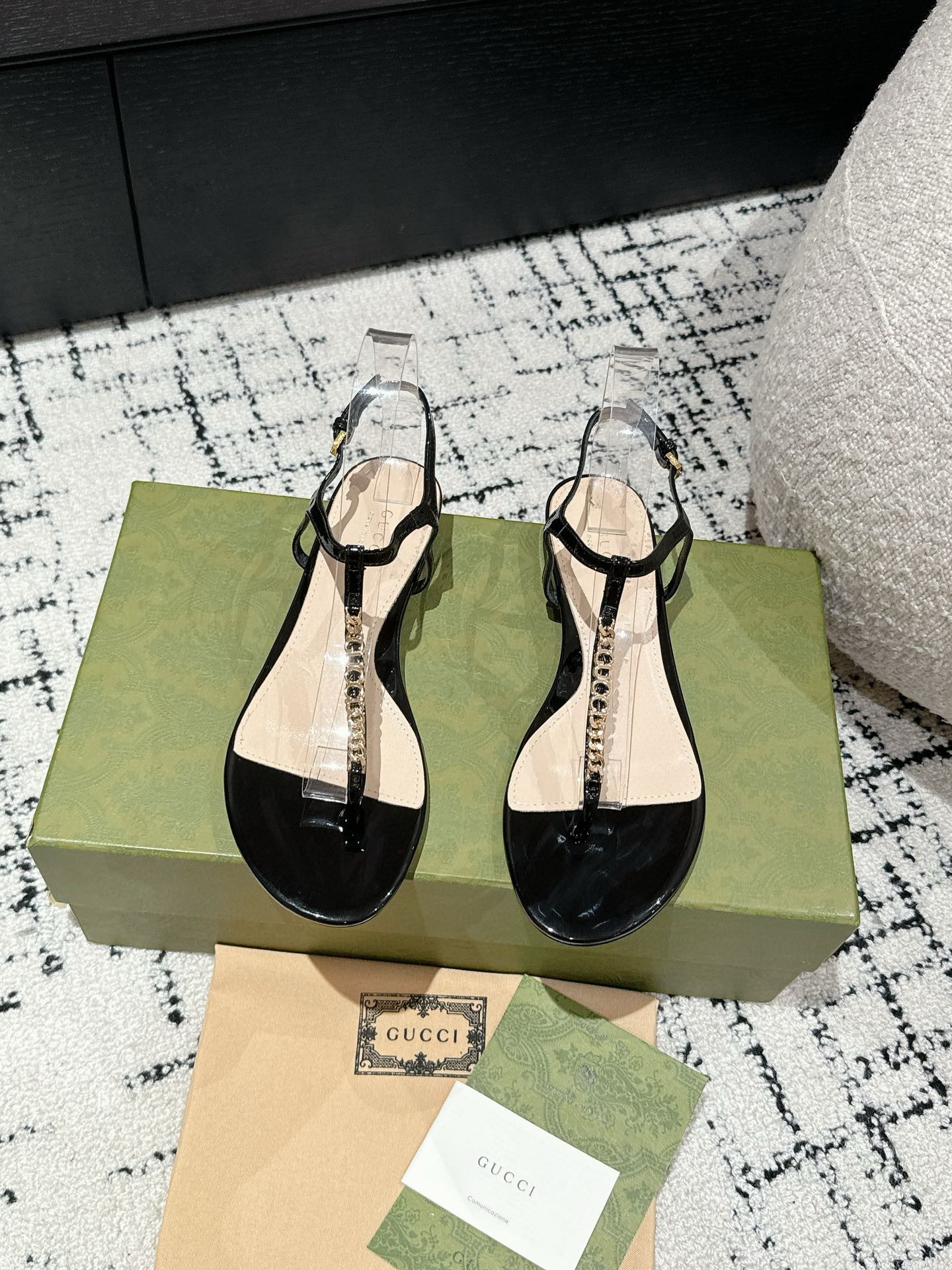 GUCCI chain flip-toe sandals