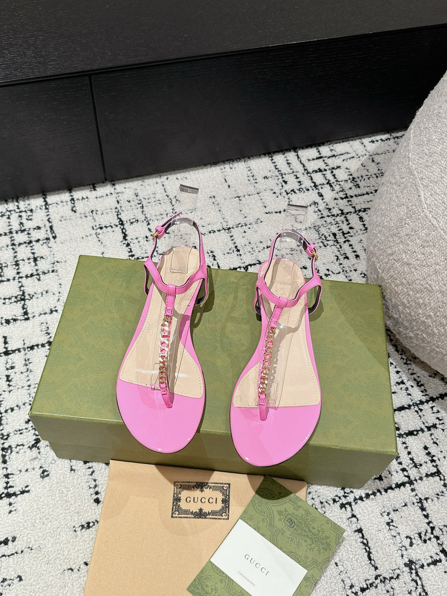 GUCCI chain flip-toe sandals