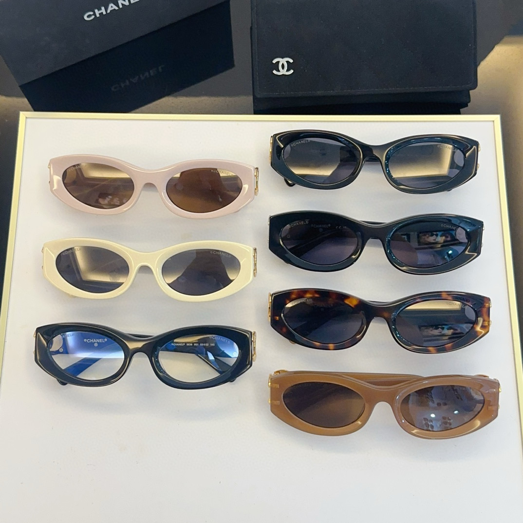 CHANEL Sunglasses