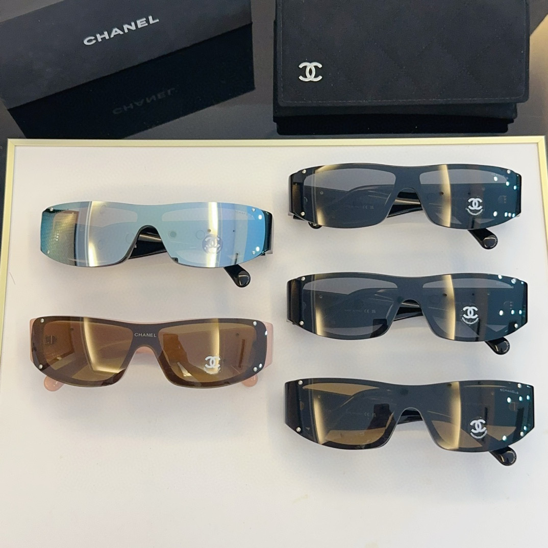CHANEL Sunglasses