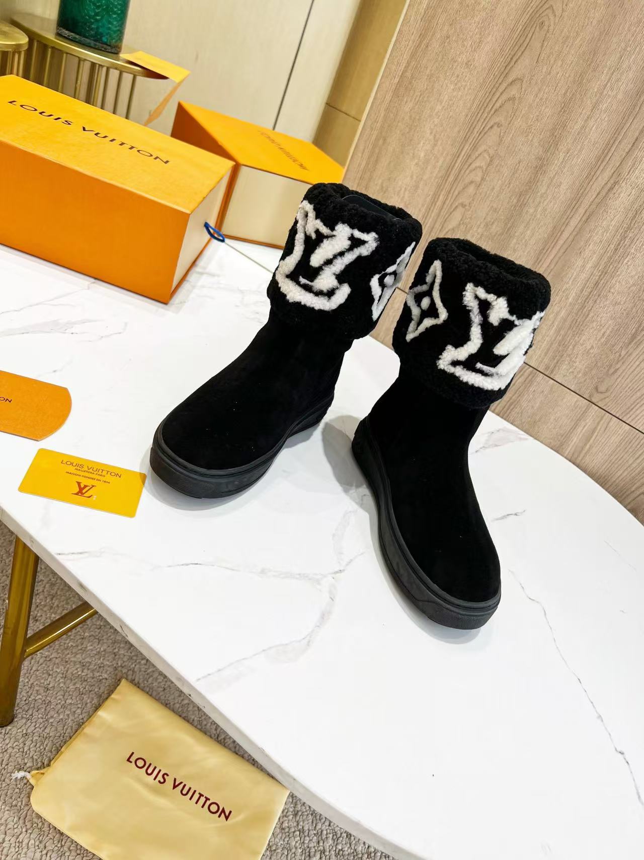 LV Wool boots