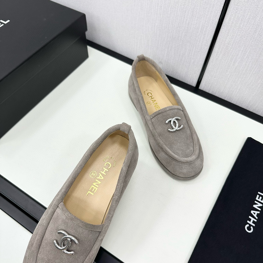 CHANEL Loafer