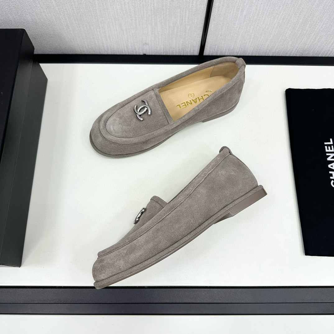 CHANEL Loafer