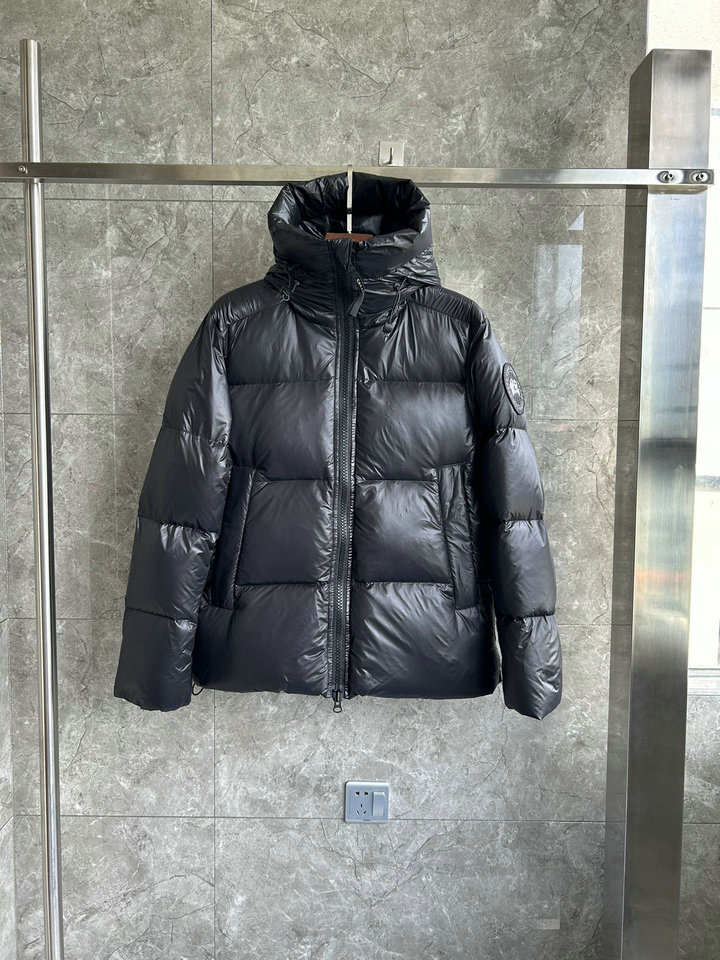 CANADA GOOSE Down Jacket
