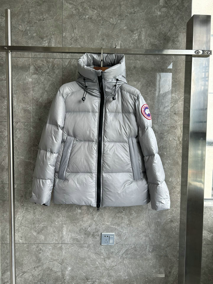 CANADA GOOSE Down Jacket