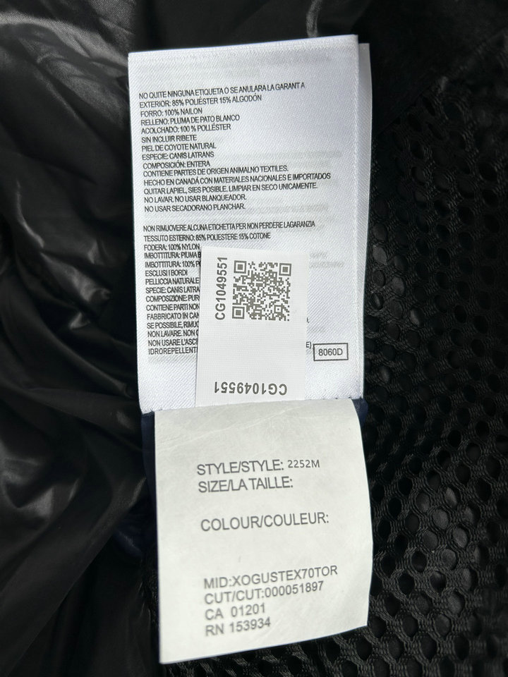 CANADA GOOSE Down Jacket