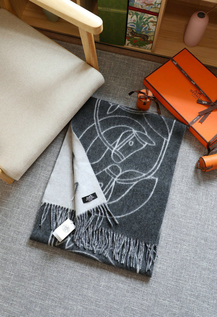 HERMES Scarf