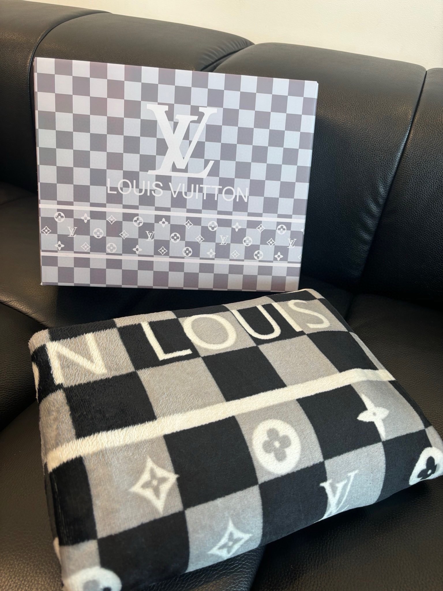 LV Blanket