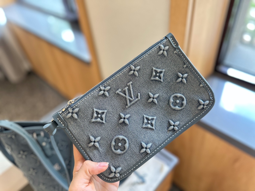LV Carryall Handbag （30cm）