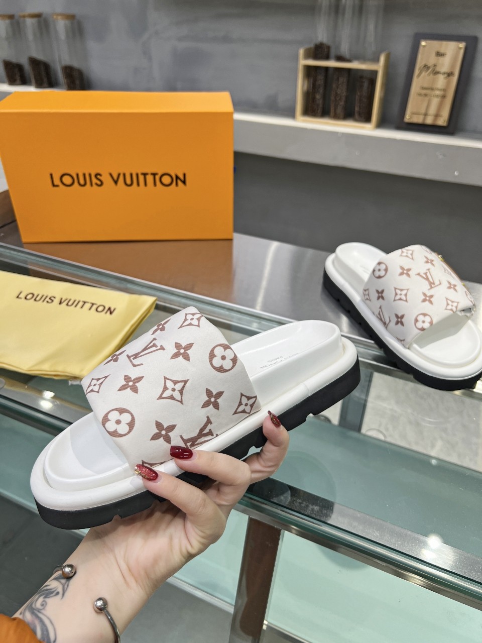 LOUIS VUITTON SLIDES