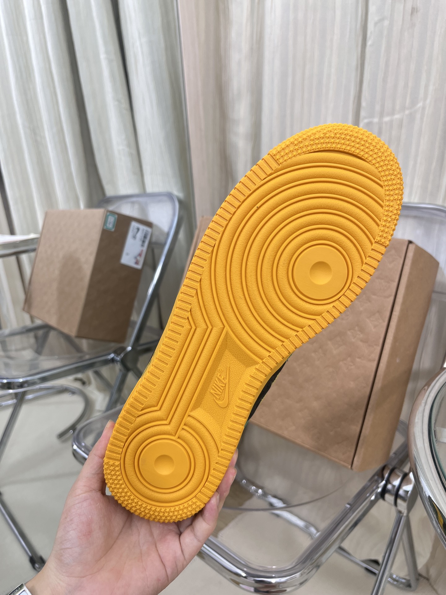 LOUIS VUITTON SNEAKERS