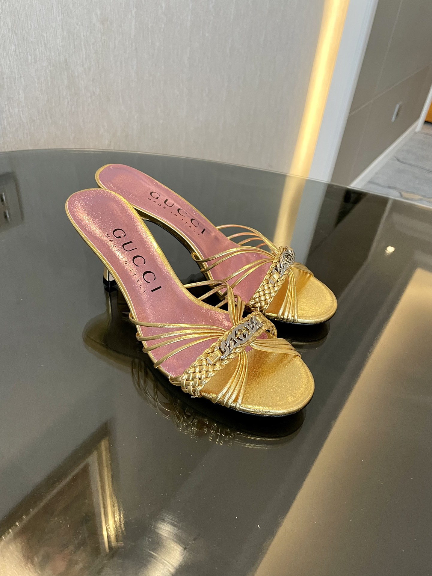 GUCCI SLIDES